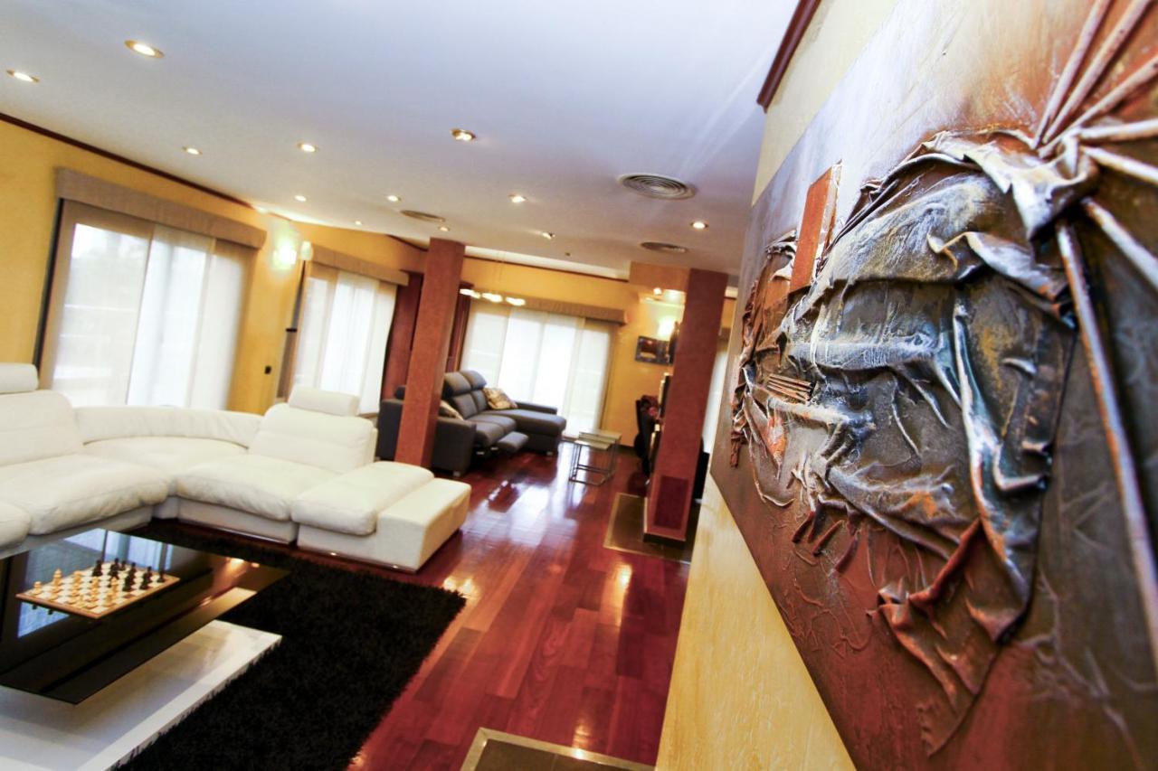 New Play Lake Villa Salou Bagian luar foto