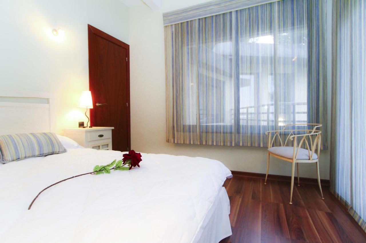 New Play Lake Villa Salou Bagian luar foto