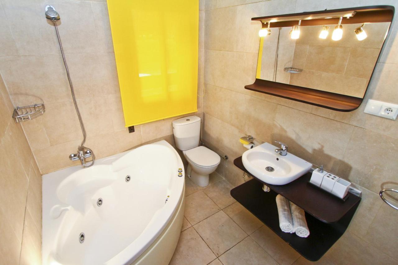 New Play Lake Villa Salou Bagian luar foto
