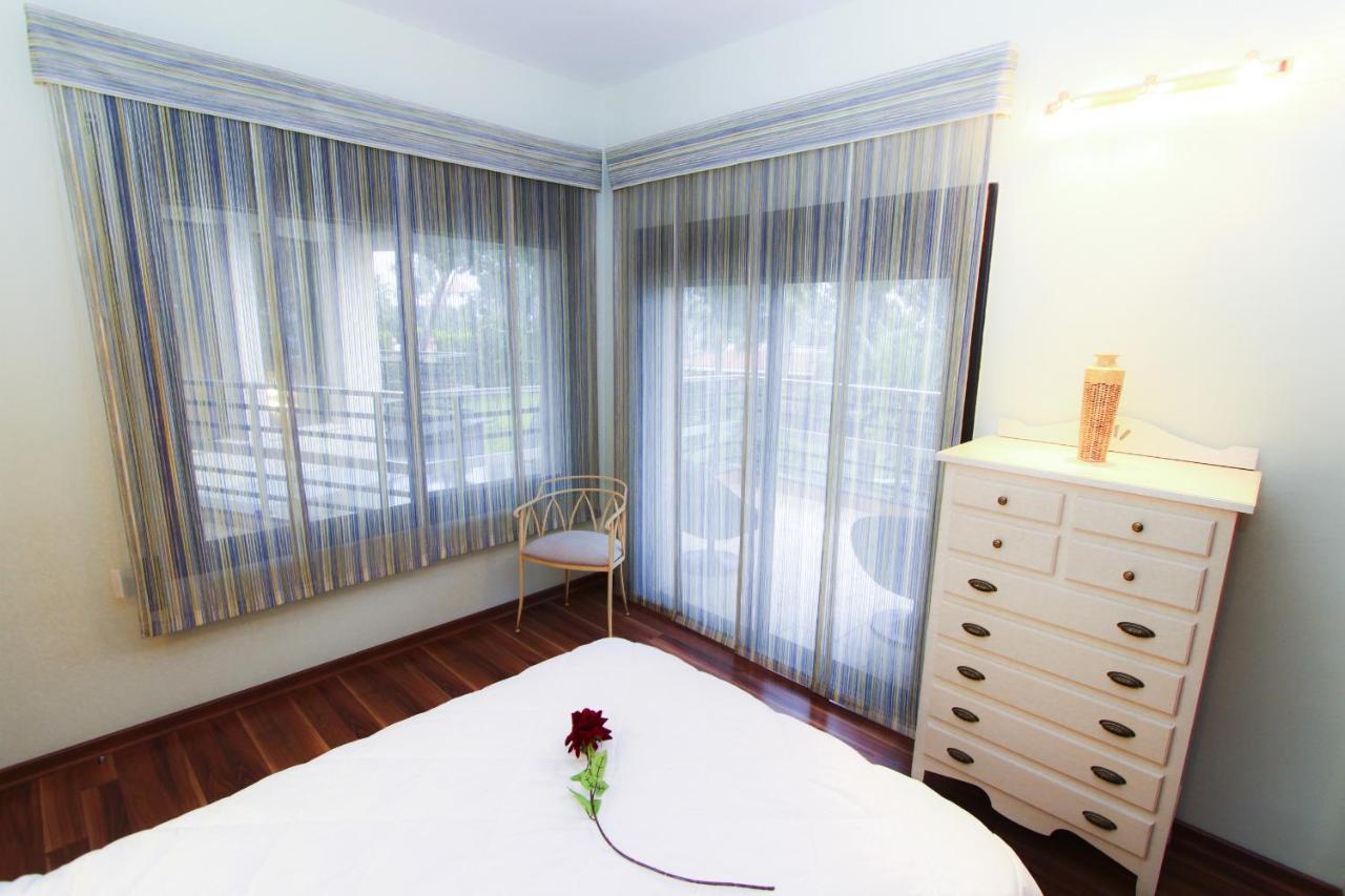 New Play Lake Villa Salou Bagian luar foto