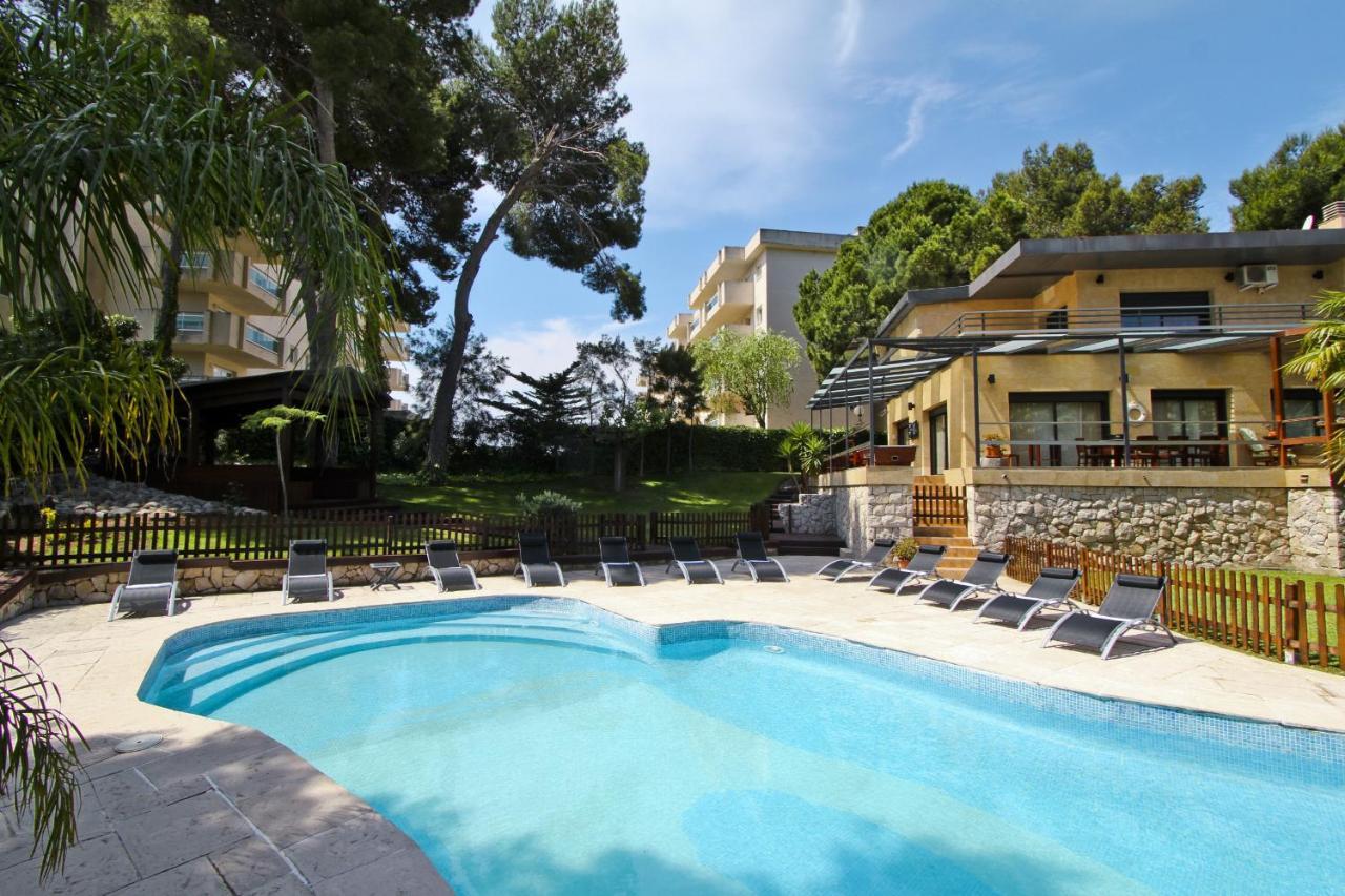 New Play Lake Villa Salou Bagian luar foto