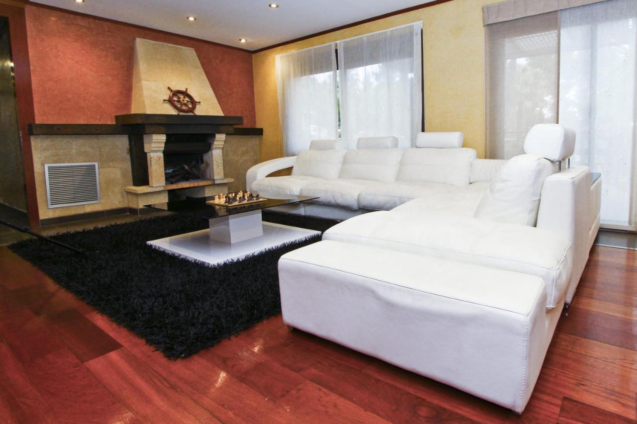 New Play Lake Villa Salou Bagian luar foto