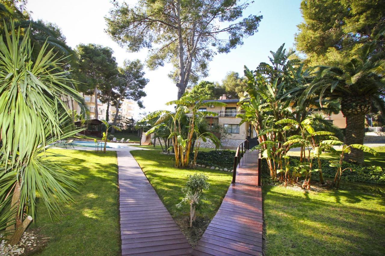 New Play Lake Villa Salou Bagian luar foto