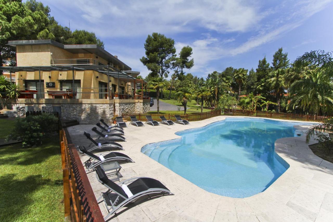 New Play Lake Villa Salou Bagian luar foto
