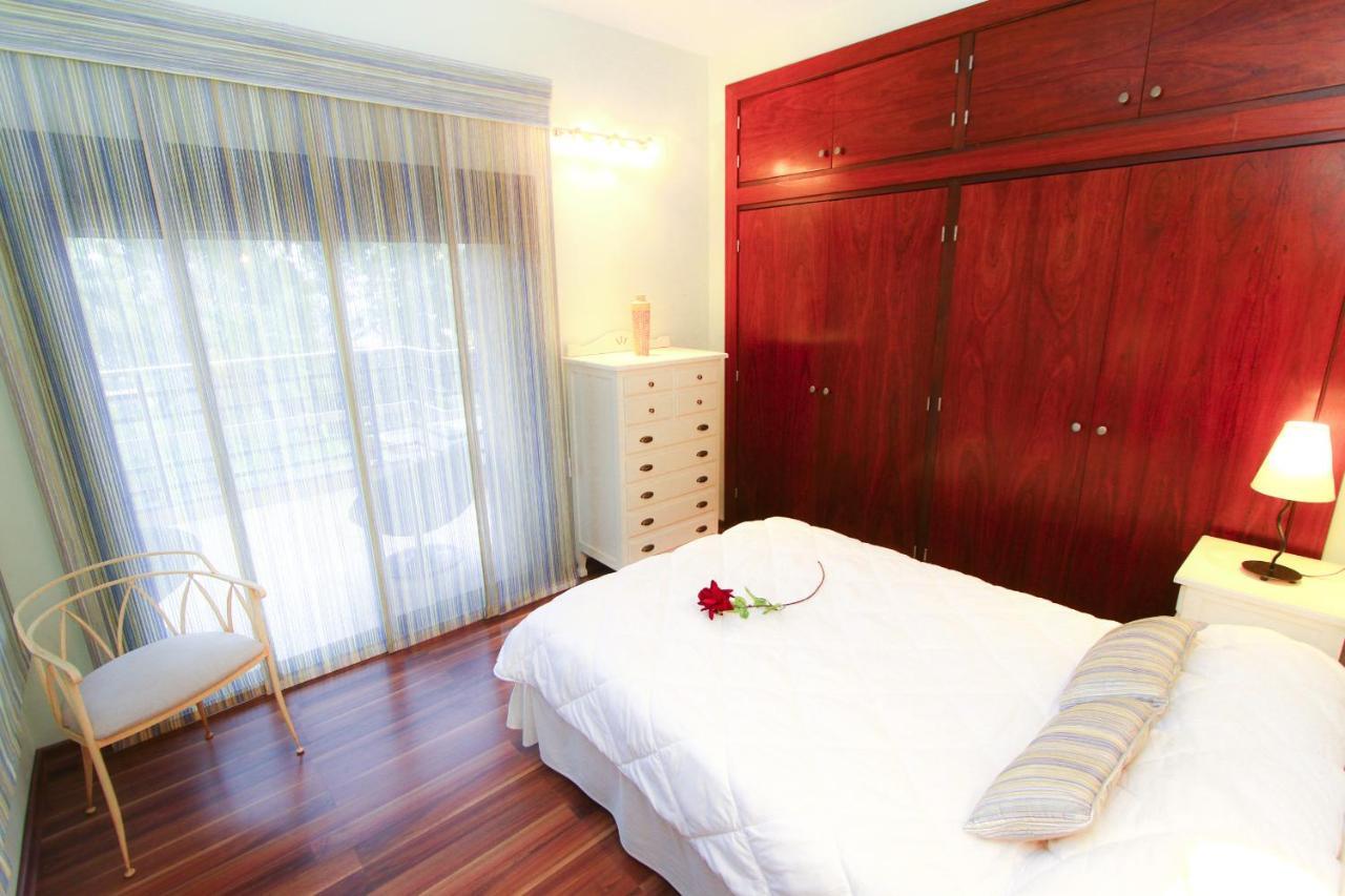 New Play Lake Villa Salou Bagian luar foto