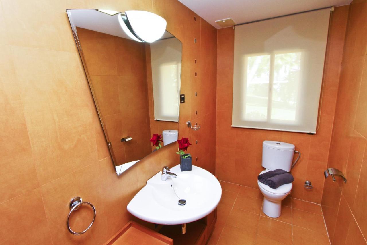 New Play Lake Villa Salou Bagian luar foto