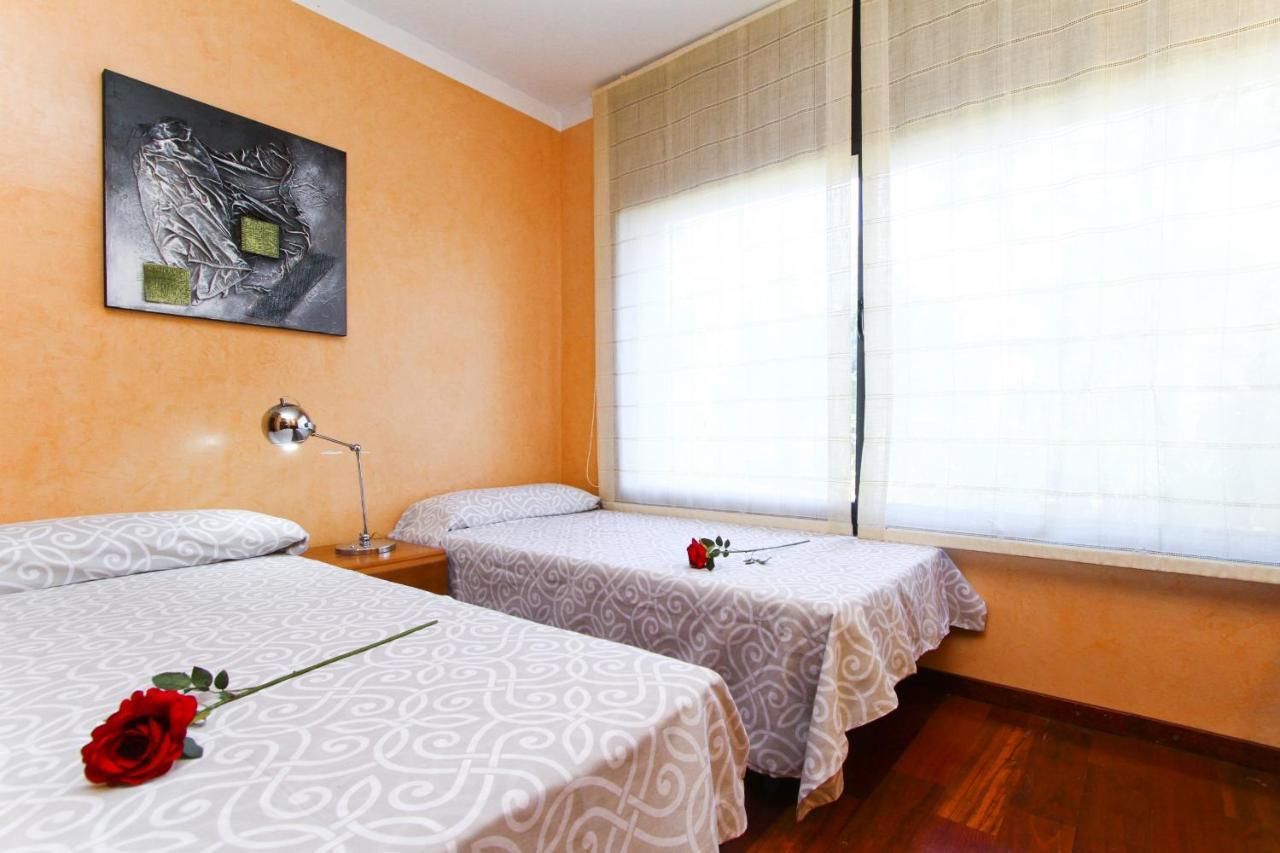 New Play Lake Villa Salou Bagian luar foto