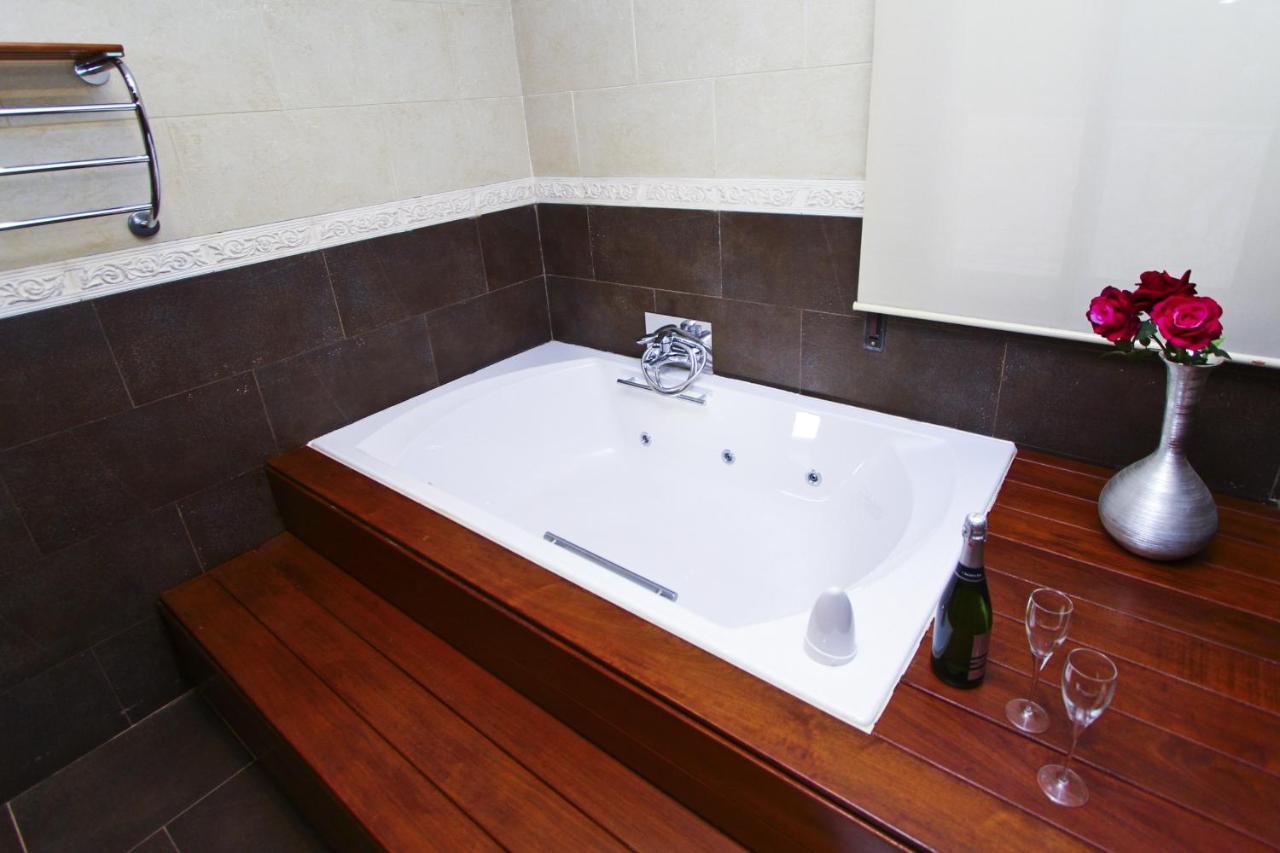 New Play Lake Villa Salou Bagian luar foto