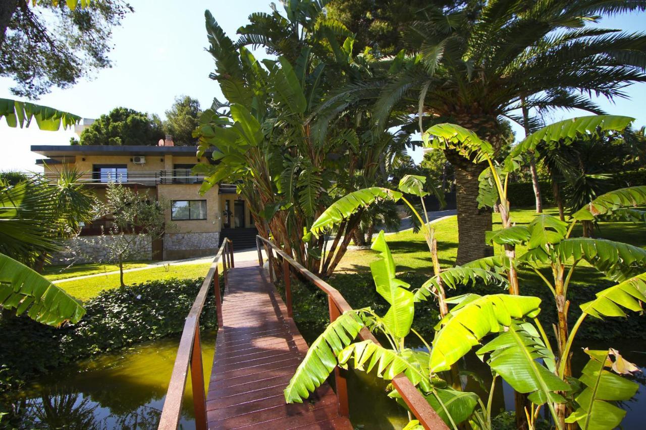 New Play Lake Villa Salou Bagian luar foto